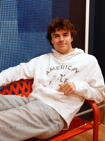 Spent Valentine’s Day with @americaneagle helping people officially move on from
