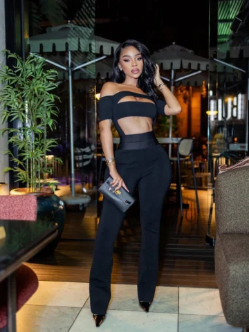 Black fits different when you built different 🖤