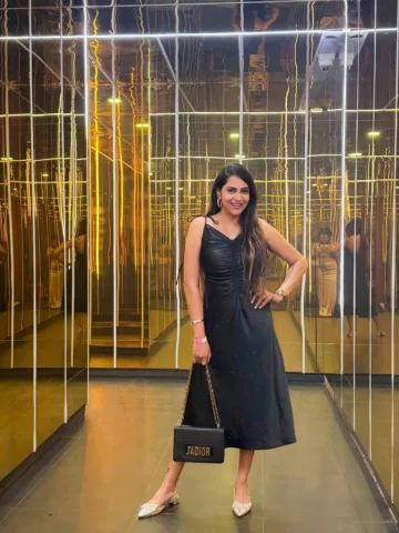 🥰Lost in the moment, found later in memories🧿😇 
What’s your Emoji 4 me?
#fash