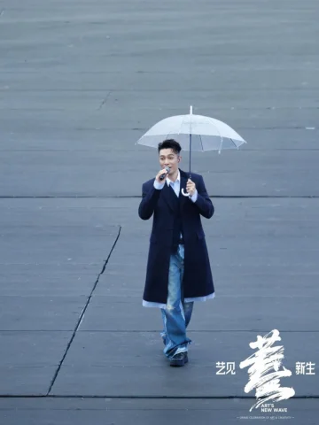 辛苦大家了
雖然下著雨 仍無損大家的熱情
在那麼大的場館 仍然能感受到大家的熱情
謝謝深圳 下次再見 💙

Hair : @chaupakman 
Makeu