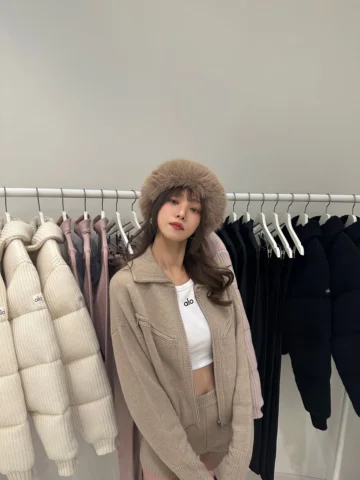 러블리한 워너비템 가득한 Alo holiday 팝업
 - 1/4까지 롯데잠실크라운🤍

#AD #ALOholidaypopup #Alo