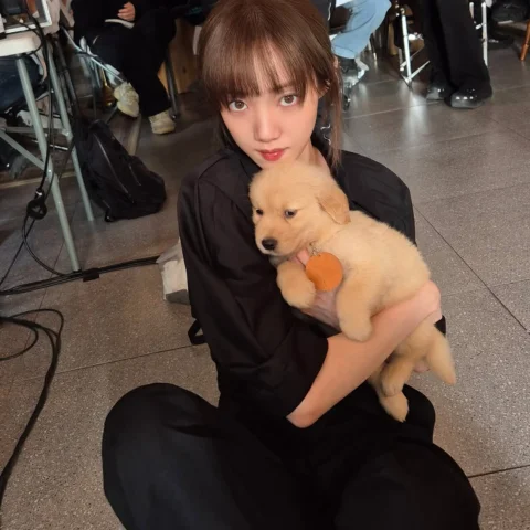 with 박천재 아역배우 (나이:60일)
아직 이름이 없어서 이름을 박천재로 지어주었는데요.
2화보고 심쿵...🥹🤍 
이날 하란이 비맞으며 