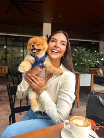 Mi Choko conmigo🐶☕ y mi nueva máscara de pestañas favvv para tener mis pestañas