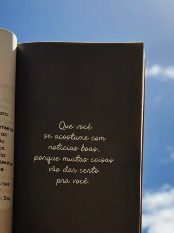O livro perfeito para iluminar essa nova semana. Páginas do meu novo livro “Cois