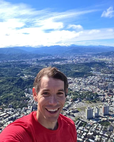 Alex Honnold’s selfies from the top of Taipei 101 after his historic free solo #