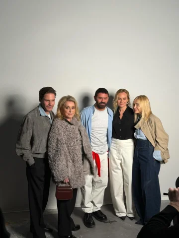 Merci mes ami(s), merci Louis. À bientôt, Paris!