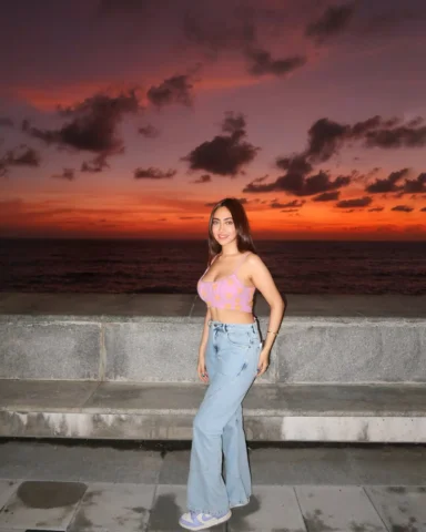 let’s watch the sunset together? 🌻 #kaashplays shot by @deomanish 
.
.
.
.
.
#m