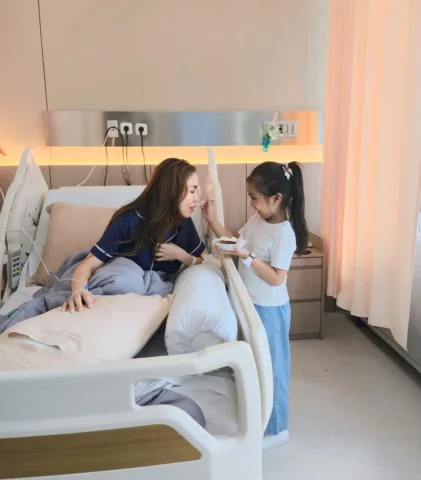 Terimakasih anakku sayang, udah rawatin mama. 
Sudah makin besar , semakin ngert