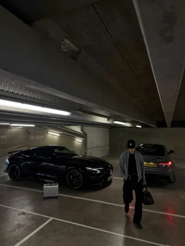 Night life 🥷 

#amg #gt63 #menswears #mercedesbenz