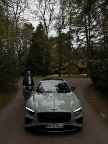 All the good stuff 📈

#bentley #bentleycontinentalgt #menswear
