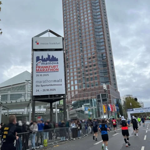 フランクフルトマラソンに参加しました！
去年に引き続きリレーマラソン🏃‍♀️
今年の目標は達成できました🙌
待っている時のあのドキドキワクワクはなんともいえ