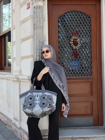 Bu fotoğraf serisi bir şarkı olsa sizce ne olurdu? 🎶

@imannoor 

#reklam