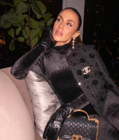 Classic never goes out of style 🖤#ootd 

Jacket: @zara 
Earrings: @revolve 
Pan