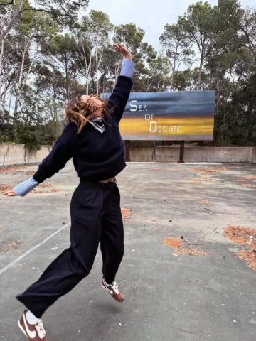 Ed Ruscha, but make it a billboard. 🗝️🏷️