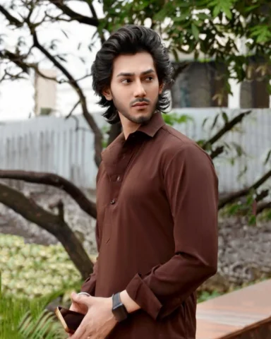 Next Kurta Konse Colour Mai Chahiye ?
.
Kurta: @afreenkazi_