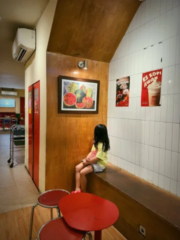 Ngedate sama kaka Freya ke blok M, karena dia lagi suka banget ke perpustakaan s