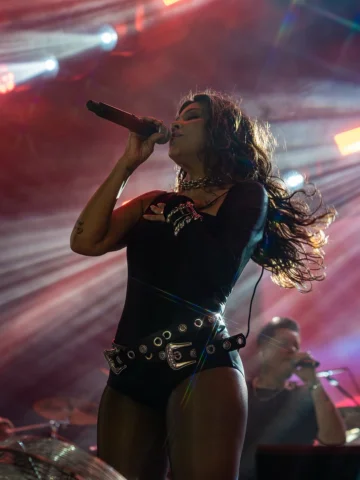 Eu sei que eu canto, mas quem faz o show acontecer são vocês!
Ontem foi mais um 