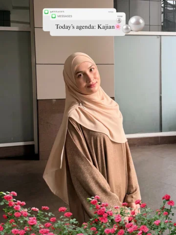 Kajian hari ini🌸✨
.
Abaya: @bahee_modestwear / Ceruty Pashmina: @hanum_id