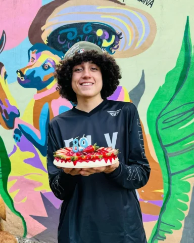 8+9=17 , no habían velas 🎂