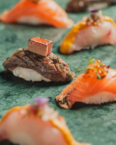 Simples pero irresistibles, los nigiris son un must en nuestro menú.

Te invitam