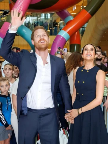🚨BREAKING: Prince Harry and Meghan meet with families and their children during