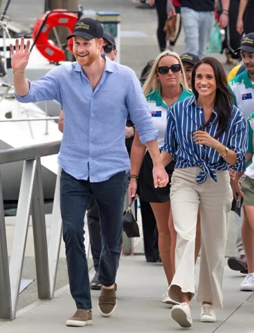 🆕: Prince Harry and Meghan arriving at Bondi Beach 🏖️

The Duke & Duchess of S
