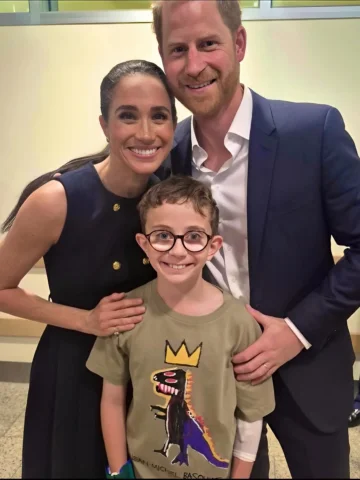 🆕The Sussexes photographed by wellwishers 📸🤍