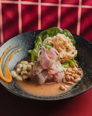Mitad de semana. Y esa pausa que solo nuestro Ceviche de Esquina puede darte.

N
