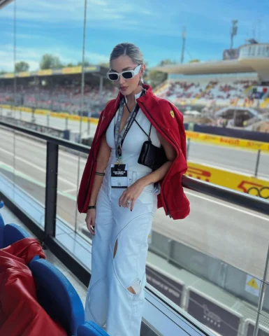 Haber estado ahí con @scuderiaferrari ... What a dream come true 🏎️🏁🇮🇹. Insu