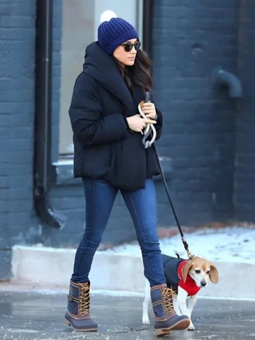 Meghan in the Toronto winter ❄️ 🇨🇦

In 2016, Meghan was seen on the streets of