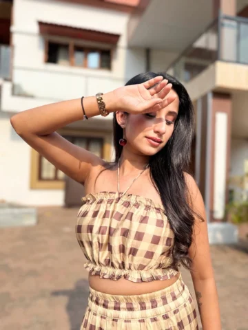 Golden Mood.🌞
#trending #sunkissed #love #shooting #selflove