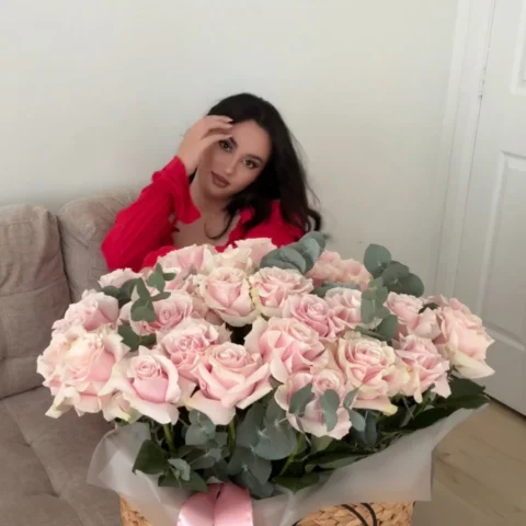 🗣️: что у тебя за хайлайтер?
так сияешь! -Мой хайлайтер 🧔🏻‍♂️🌸🌹