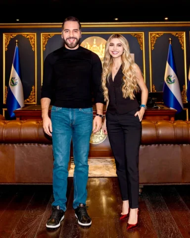Un honor compartir este momento con un líder que inspira . La historia se escrib