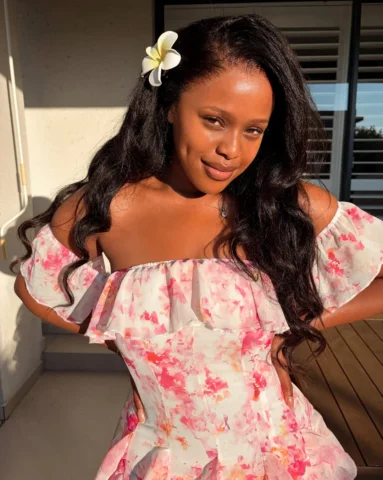 🌸

Dress: @bagsandboujie
Hair: @sazzyhaircollection