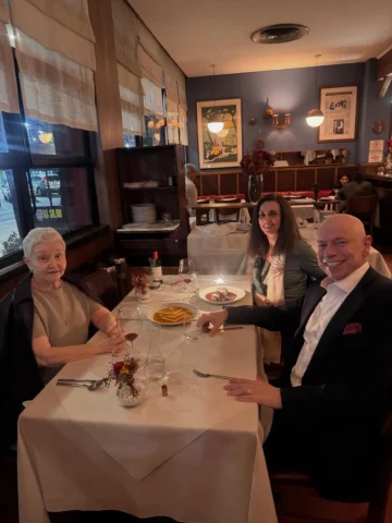 Paola Prestes e Maria Adelaide Amaral: um jantar com amigas especiais e muuuiiit