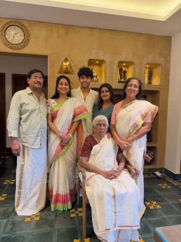 😛🧿

Saree @earthbynavya.in

Adipoli Sadya from @ideli.cafe .