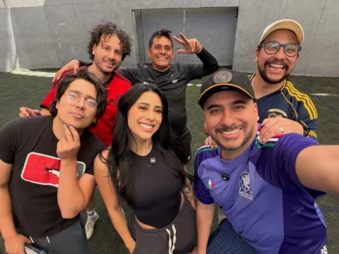 Las risas y el futbol no faltaron en #LaReta ft @kimshantal @eldivodelarbitraje 