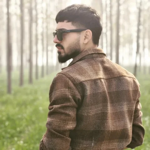 ​"Lost in the woods, but I found my vibe." 🌲✨
.
.
.
#MensFashion #Cinematic #Na