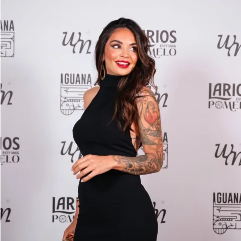 Dando la bienvenida a la feria 💃🏽✨

@womo_es x @iguanaterraza >>

#feriadeabri