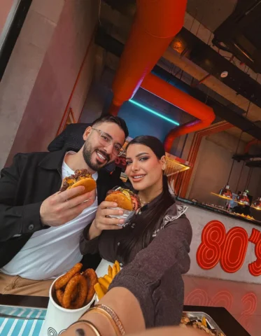 Burgers hit different at 80s 🔥 🍔 
@80s.iq