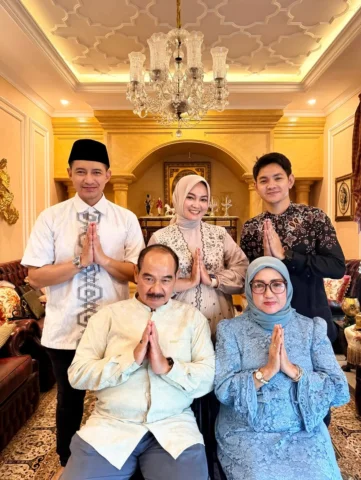 Eid Mubarak.. Hari kemenangan, kebahagiaan bersama orang tersayang.. Semoga kita