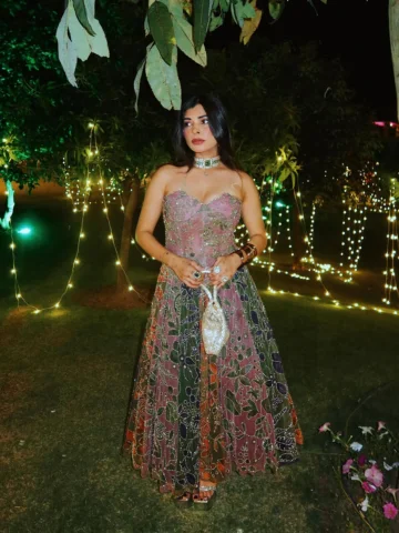 Jab mein taeyaar hoti hu na 😌

This gorgeous outfit is from @payal_zinal 
Jewel