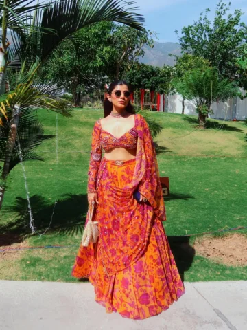 Meh or meri bachpan ki saheliya🥹✨🧿
.
.
This gorgeous outfit is from @payal_zin