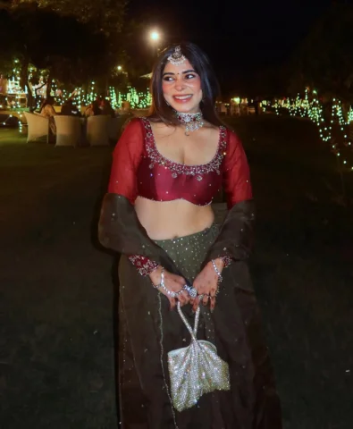 Aaila re 🙈
.
.
This beautiful lehnga is from my favourite @_kajalrajputofficial
