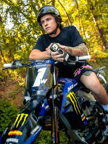 Only the best @quadlockmoto signature case.