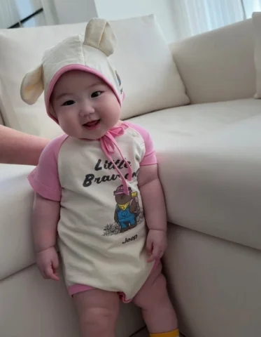 우리 지안이…귀여운 병아리에서.. 
토실토실 아기돼지가 됐어요? @jeep_follow 

#누구닮았나요 #병아리졸업 #아기돼지입성 #분유파이터