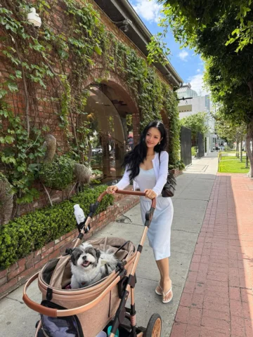 At this point, shouldn’t LA basically be my home? 💜 cardigan @alo set @nieeh.of