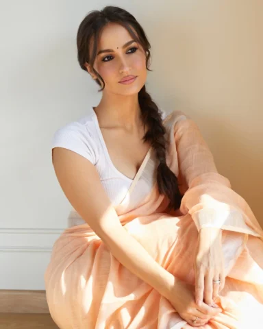 When stepping into my Desi-Avatar🎭💗✨

📸 @mayur_butwani 
@fab_beauty___ 
#Elli
