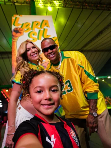Deixe ela com a selfie dela kakakaka #Liz 😍 coisa linda, pronta pra curtir o an