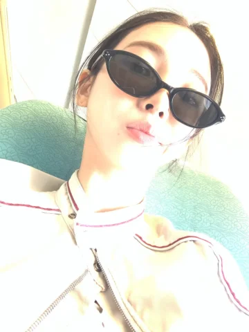 오늘 공항 횡단보도에서 신호 기다리는데 지나가는 차 운전하시던 아저씨가 창문열고 인사해주셨다 260403 좋은기억